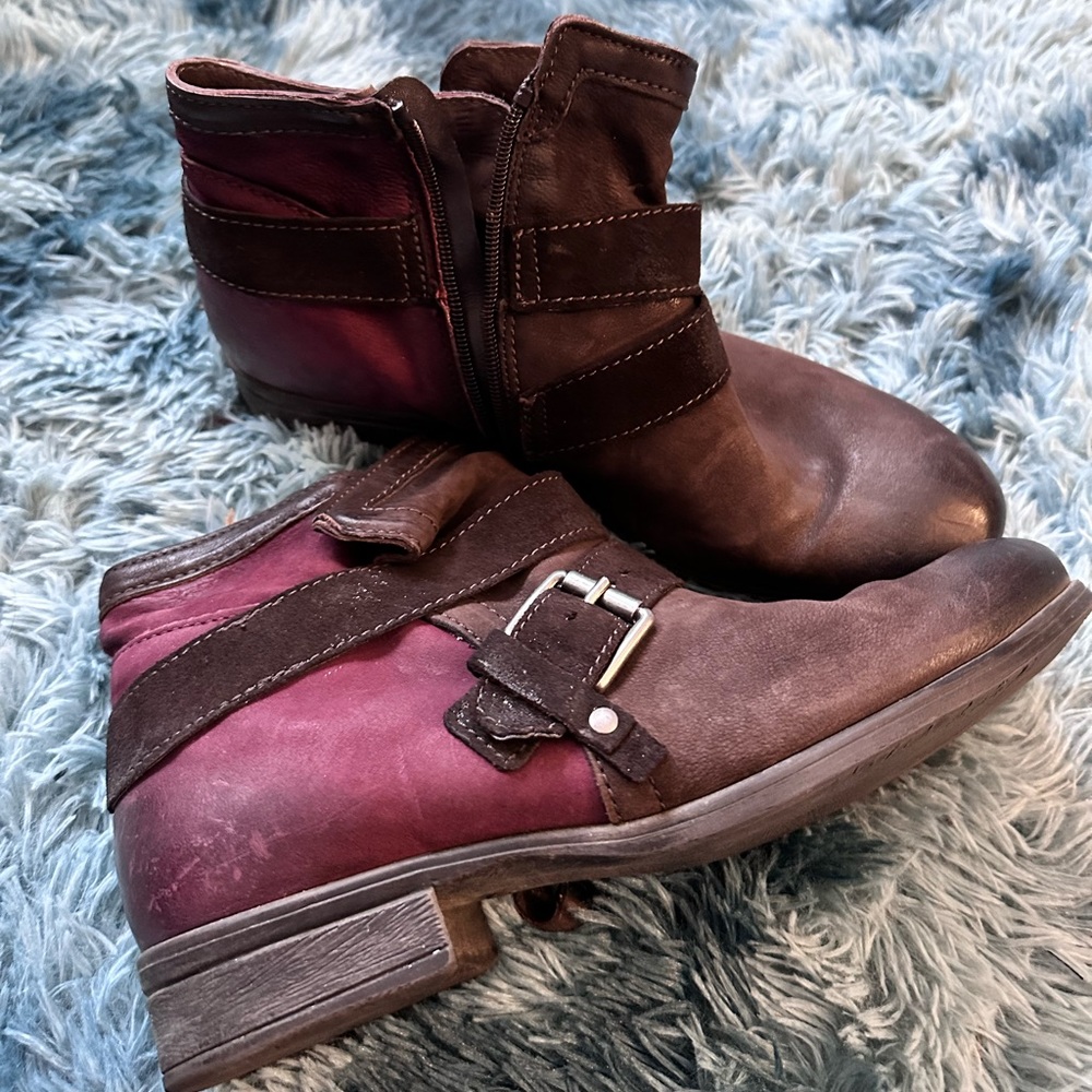 Mix Mooz two toned ankle booties